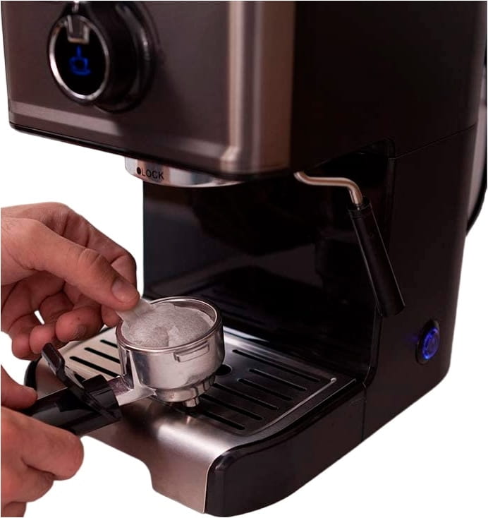 Рожковая кофеварка BLACK+DECKER BXCO1200E - 1
